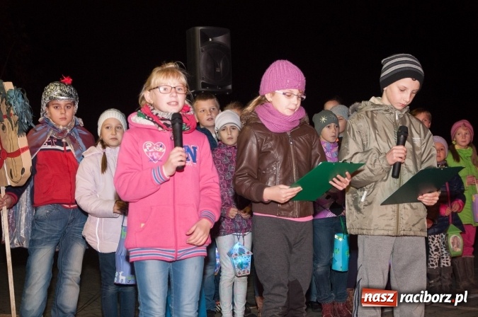 Zdjęcie w galerii na portalu naszraciborz.pl: Od kościoła do katolickiej szkoły – święty Marcin wędrował po Sudole wiadomości z regionu