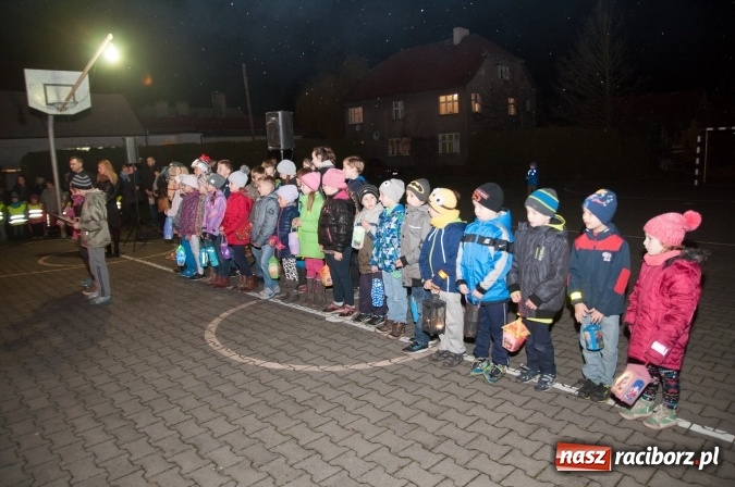 Zdjęcie w galerii na portalu naszraciborz.pl: Od kościoła do katolickiej szkoły – święty Marcin wędrował po Sudole wiadomości z regionu