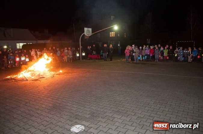 Zdjęcie w galerii na portalu naszraciborz.pl: Od kościoła do katolickiej szkoły – święty Marcin wędrował po Sudole wiadomości z regionu