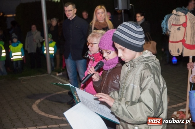 Zdjęcie w galerii na portalu naszraciborz.pl: Od kościoła do katolickiej szkoły – święty Marcin wędrował po Sudole wiadomości z regionu
