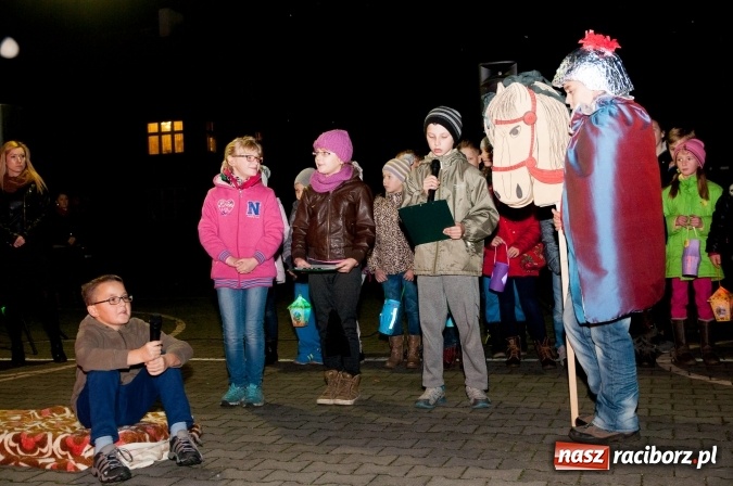 Zdjęcie w galerii na portalu naszraciborz.pl: Od kościoła do katolickiej szkoły – święty Marcin wędrował po Sudole wiadomości z regionu