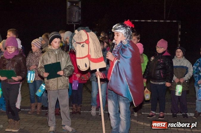 Zdjęcie w galerii na portalu naszraciborz.pl: Od kościoła do katolickiej szkoły – święty Marcin wędrował po Sudole wiadomości z regionu