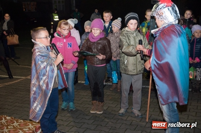 Zdjęcie w galerii na portalu naszraciborz.pl: Od kościoła do katolickiej szkoły – święty Marcin wędrował po Sudole wiadomości z regionu