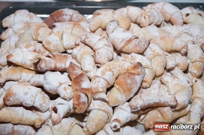 Zdjęcie w galerii na portalu naszraciborz.pl: Od kościoła do katolickiej szkoły – święty Marcin wędrował po Sudole wiadomości z regionu