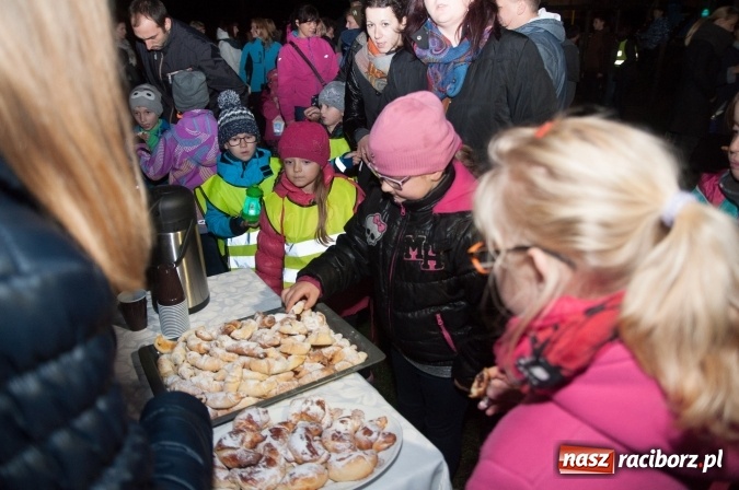 Zdjęcie w galerii na portalu naszraciborz.pl: Od kościoła do katolickiej szkoły – święty Marcin wędrował po Sudole wiadomości z regionu