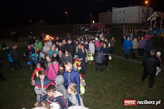 Zdjęcie w galerii na portalu naszraciborz.pl: Od kościoła do katolickiej szkoły – święty Marcin wędrował po Sudole wiadomości z regionu