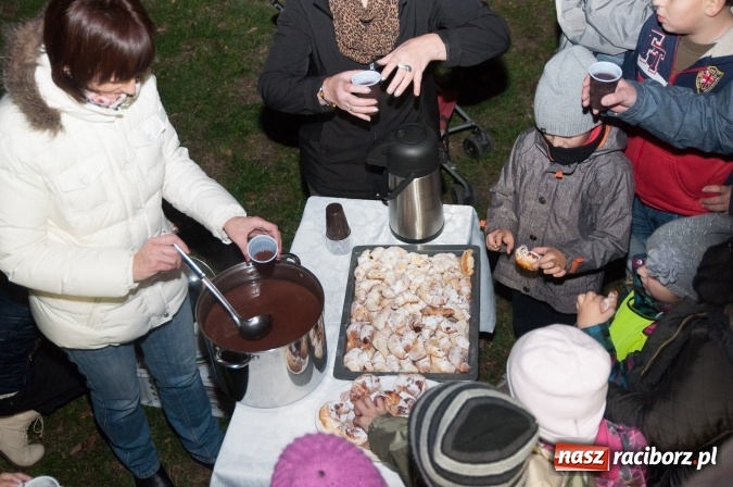 Zdjęcie w galerii na portalu naszraciborz.pl: Od kościoła do katolickiej szkoły – święty Marcin wędrował po Sudole wiadomości z regionu
