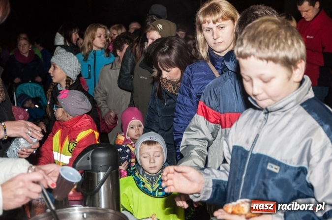 Zdjęcie w galerii na portalu naszraciborz.pl: Od kościoła do katolickiej szkoły – święty Marcin wędrował po Sudole wiadomości z regionu