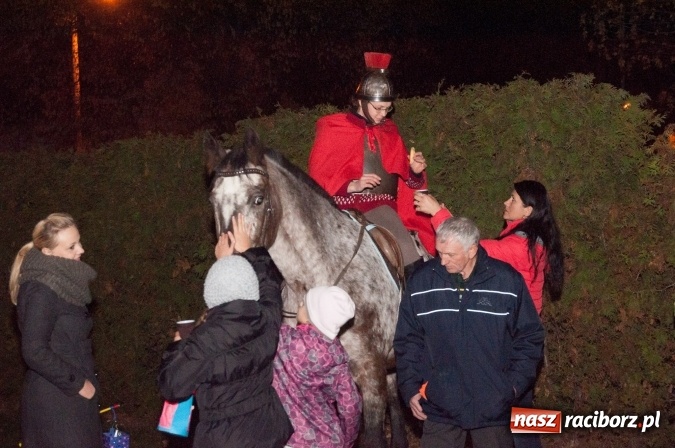Zdjęcie w galerii na portalu naszraciborz.pl: Od kościoła do katolickiej szkoły – święty Marcin wędrował po Sudole wiadomości z regionu