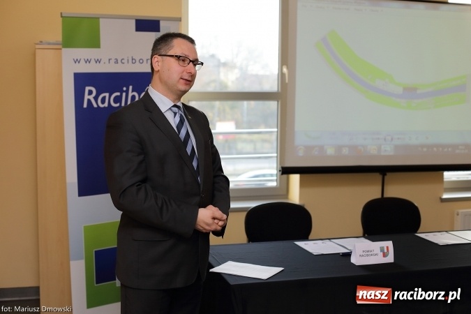 Zdjęcie w galerii na portalu naszraciborz.pl: Podpisanie porozumienia i otwarcie wystawy łodzi historycznej z 1929 roku w H2Ostróg wiadomości z regionu