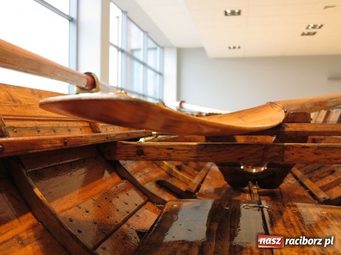 Zdjęcie w galerii na portalu naszraciborz.pl: Podpisanie porozumienia i otwarcie wystawy łodzi historycznej z 1929 roku w H2Ostróg wiadomości z regionu