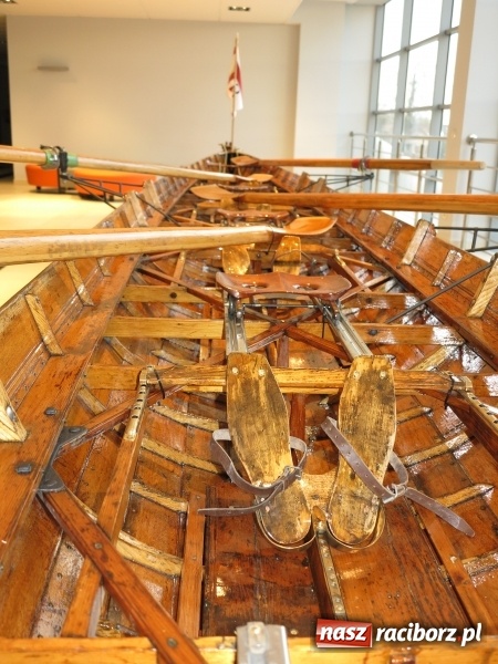 Zdjęcie w galerii na portalu naszraciborz.pl: Podpisanie porozumienia i otwarcie wystawy łodzi historycznej z 1929 roku w H2Ostróg wiadomości z regionu