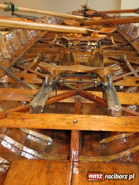 Zdjęcie w galerii na portalu naszraciborz.pl: Podpisanie porozumienia i otwarcie wystawy łodzi historycznej z 1929 roku w H2Ostróg wiadomości z regionu