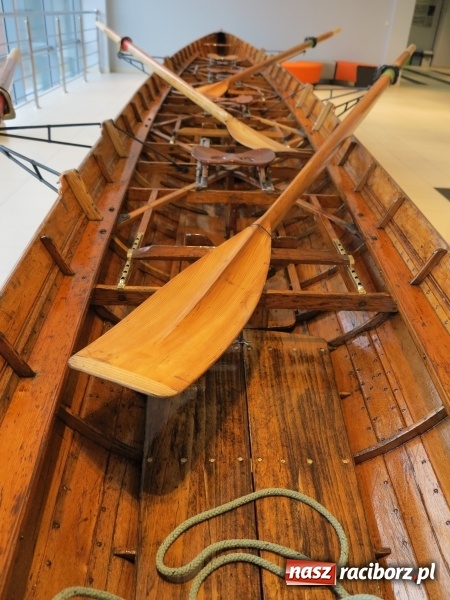 Zdjęcie w galerii na portalu naszraciborz.pl: Podpisanie porozumienia i otwarcie wystawy łodzi historycznej z 1929 roku w H2Ostróg wiadomości z regionu