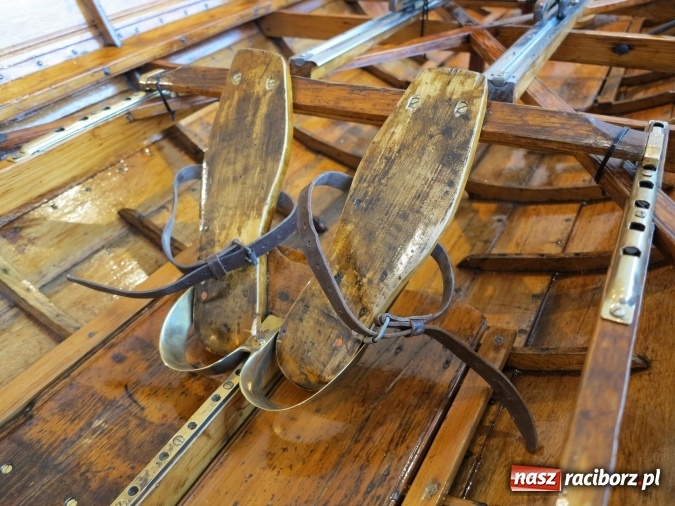 Zdjęcie w galerii na portalu naszraciborz.pl: Podpisanie porozumienia i otwarcie wystawy łodzi historycznej z 1929 roku w H2Ostróg wiadomości z regionu