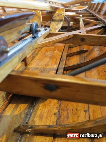 Zdjęcie w galerii na portalu naszraciborz.pl: Podpisanie porozumienia i otwarcie wystawy łodzi historycznej z 1929 roku w H2Ostróg wiadomości z regionu