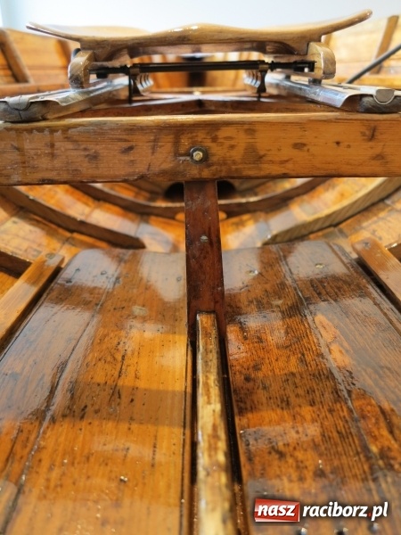 Zdjęcie w galerii na portalu naszraciborz.pl: Podpisanie porozumienia i otwarcie wystawy łodzi historycznej z 1929 roku w H2Ostróg wiadomości z regionu