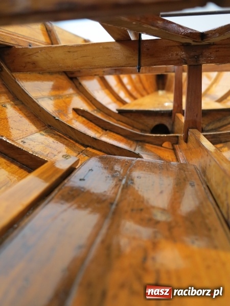 Zdjęcie w galerii na portalu naszraciborz.pl: Podpisanie porozumienia i otwarcie wystawy łodzi historycznej z 1929 roku w H2Ostróg wiadomości z regionu