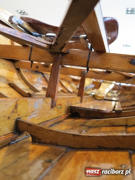 Zdjęcie w galerii na portalu naszraciborz.pl: Podpisanie porozumienia i otwarcie wystawy łodzi historycznej z 1929 roku w H2Ostróg wiadomości z regionu