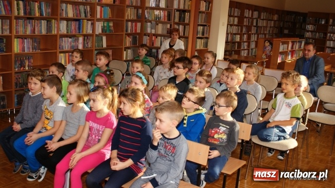 Zdjęcie w galerii na portalu naszraciborz.pl: Obowiązki czytelnika traktować z powagą… przyrzekamy!  wiadomości z regionu