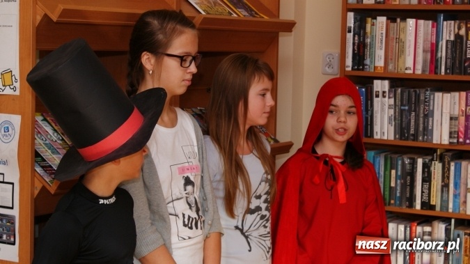 Zdjęcie w galerii na portalu naszraciborz.pl: Obowiązki czytelnika traktować z powagą… przyrzekamy!  wiadomości z regionu