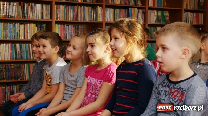 Zdjęcie w galerii na portalu naszraciborz.pl: Obowiązki czytelnika traktować z powagą… przyrzekamy!  wiadomości z regionu