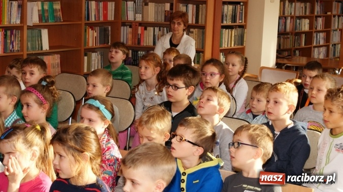 Zdjęcie w galerii na portalu naszraciborz.pl: Obowiązki czytelnika traktować z powagą… przyrzekamy!  wiadomości z regionu