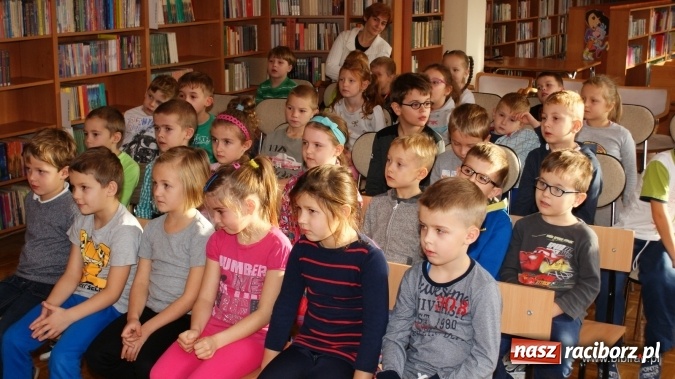 Zdjęcie w galerii na portalu naszraciborz.pl: Obowiązki czytelnika traktować z powagą… przyrzekamy!  wiadomości z regionu