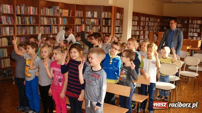 Zdjęcie w galerii na portalu naszraciborz.pl: Obowiązki czytelnika traktować z powagą… przyrzekamy!  wiadomości z regionu