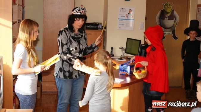 Zdjęcie w galerii na portalu naszraciborz.pl: Obowiązki czytelnika traktować z powagą… przyrzekamy!  wiadomości z regionu