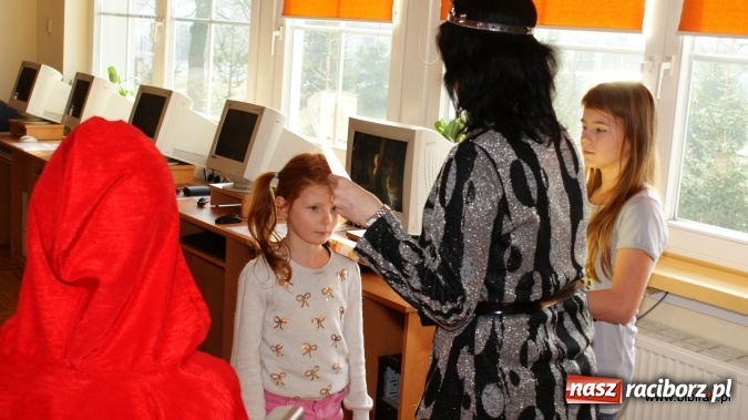 Zdjęcie w galerii na portalu naszraciborz.pl: Obowiązki czytelnika traktować z powagą… przyrzekamy!  wiadomości z regionu