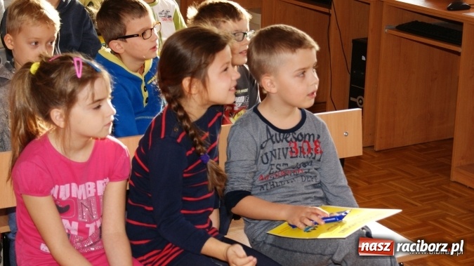 Zdjęcie w galerii na portalu naszraciborz.pl: Obowiązki czytelnika traktować z powagą… przyrzekamy!  wiadomości z regionu