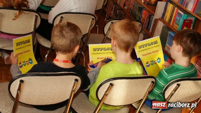 Zdjęcie w galerii na portalu naszraciborz.pl: Obowiązki czytelnika traktować z powagą… przyrzekamy!  wiadomości z regionu