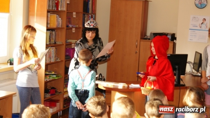 Zdjęcie w galerii na portalu naszraciborz.pl: Obowiązki czytelnika traktować z powagą… przyrzekamy!  wiadomości z regionu