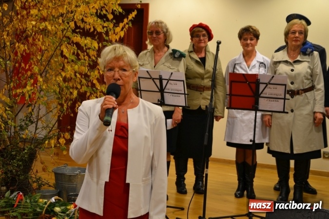 Zdjęcie w galerii na portalu naszraciborz.pl: Ta, co nie zginęła - Polska. Widowisko patriotyczne na Zamku Piastowskim wiadomości z regionu