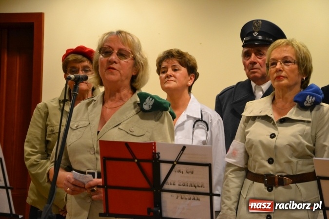 Zdjęcie w galerii na portalu naszraciborz.pl: Ta, co nie zginęła - Polska. Widowisko patriotyczne na Zamku Piastowskim wiadomości z regionu