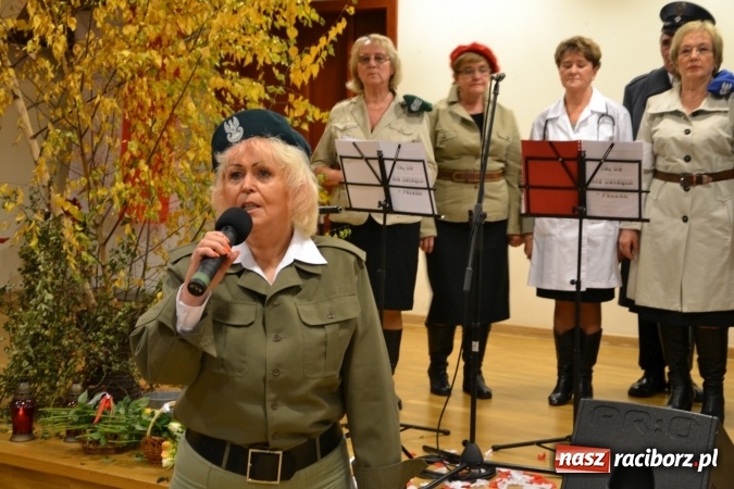 Zdjęcie w galerii na portalu naszraciborz.pl: Ta, co nie zginęła - Polska. Widowisko patriotyczne na Zamku Piastowskim wiadomości z regionu