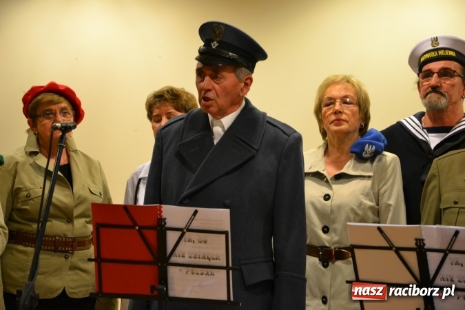 Zdjęcie w galerii na portalu naszraciborz.pl: Ta, co nie zginęła - Polska. Widowisko patriotyczne na Zamku Piastowskim wiadomości z regionu