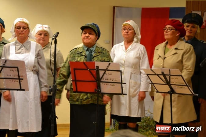 Zdjęcie w galerii na portalu naszraciborz.pl: Ta, co nie zginęła - Polska. Widowisko patriotyczne na Zamku Piastowskim wiadomości z regionu