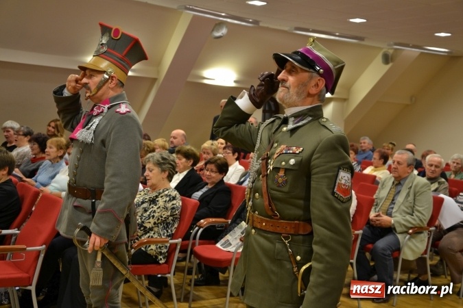 Zdjęcie w galerii na portalu naszraciborz.pl: Ta, co nie zginęła - Polska. Widowisko patriotyczne na Zamku Piastowskim wiadomości z regionu