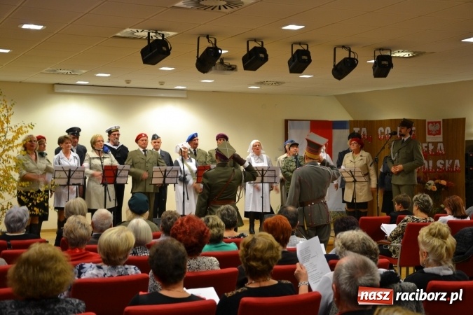 Zdjęcie w galerii na portalu naszraciborz.pl: Ta, co nie zginęła - Polska. Widowisko patriotyczne na Zamku Piastowskim wiadomości z regionu