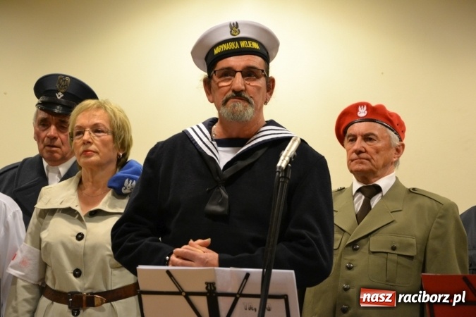 Zdjęcie w galerii na portalu naszraciborz.pl: Ta, co nie zginęła - Polska. Widowisko patriotyczne na Zamku Piastowskim wiadomości z regionu