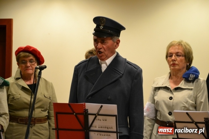 Zdjęcie w galerii na portalu naszraciborz.pl: Ta, co nie zginęła - Polska. Widowisko patriotyczne na Zamku Piastowskim wiadomości z regionu