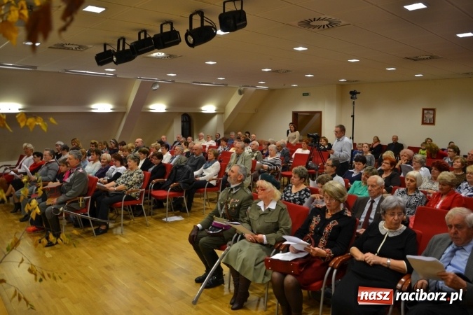 Zdjęcie w galerii na portalu naszraciborz.pl: Ta, co nie zginęła - Polska. Widowisko patriotyczne na Zamku Piastowskim wiadomości z regionu