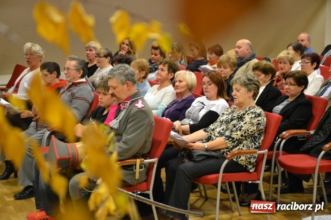 Zdjęcie w galerii na portalu naszraciborz.pl: Ta, co nie zginęła - Polska. Widowisko patriotyczne na Zamku Piastowskim wiadomości z regionu