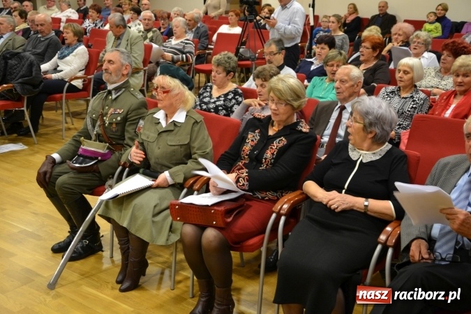 Zdjęcie w galerii na portalu naszraciborz.pl: Ta, co nie zginęła - Polska. Widowisko patriotyczne na Zamku Piastowskim wiadomości z regionu