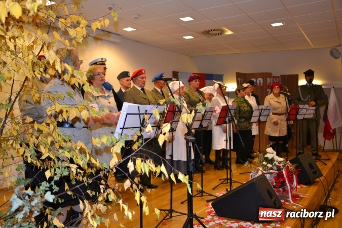 Zdjęcie w galerii na portalu naszraciborz.pl: Ta, co nie zginęła - Polska. Widowisko patriotyczne na Zamku Piastowskim wiadomości z regionu