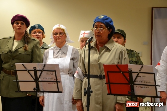 Zdjęcie w galerii na portalu naszraciborz.pl: Ta, co nie zginęła - Polska. Widowisko patriotyczne na Zamku Piastowskim wiadomości z regionu