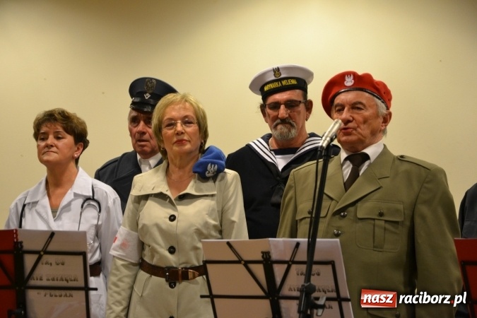 Zdjęcie w galerii na portalu naszraciborz.pl: Ta, co nie zginęła - Polska. Widowisko patriotyczne na Zamku Piastowskim wiadomości z regionu