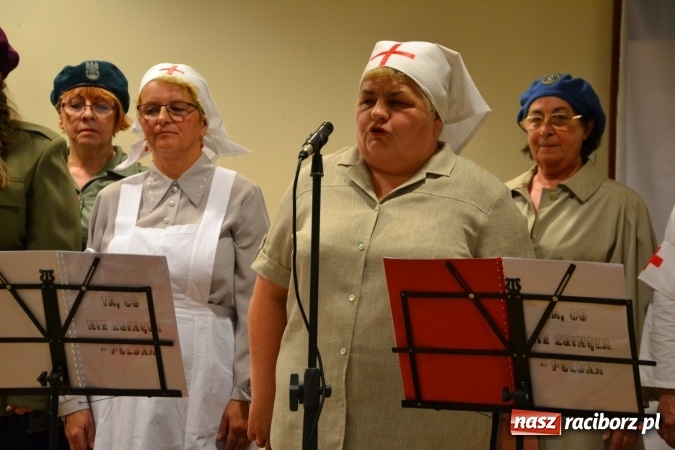 Zdjęcie w galerii na portalu naszraciborz.pl: Ta, co nie zginęła - Polska. Widowisko patriotyczne na Zamku Piastowskim wiadomości z regionu